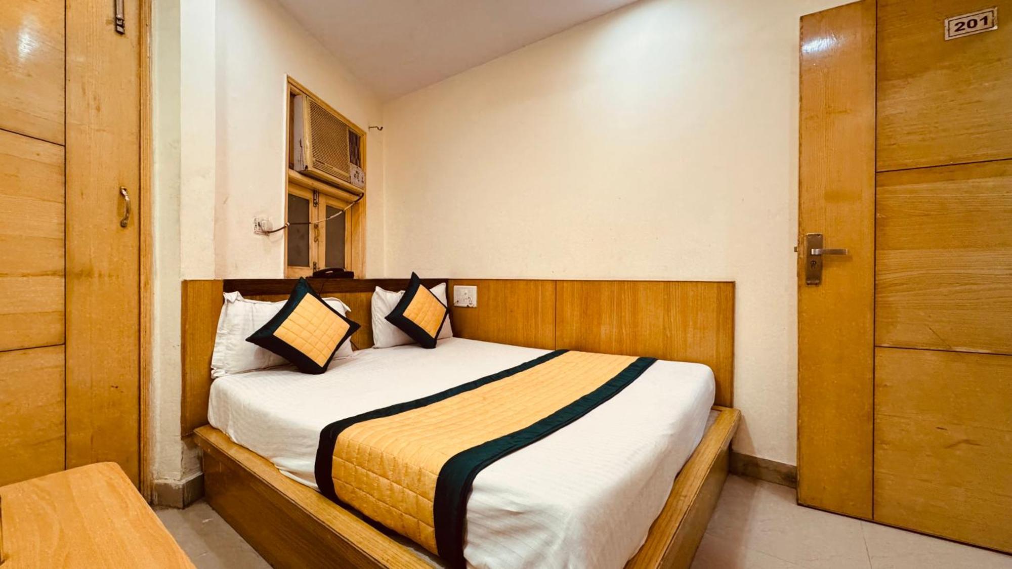 Cottage Lord Krishna Neu-Delhi Exterior foto